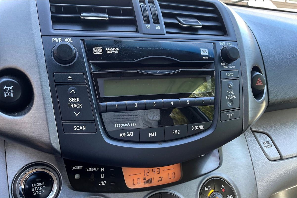 Used 2011 Toyota RAV4 Limited AWD/4WD image 14