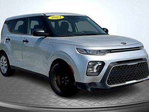 Used 2021 Kia Soul LX FWD image 3