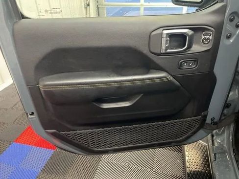 Used 2025 Jeep Wrangler Unlimited Sahara image 8