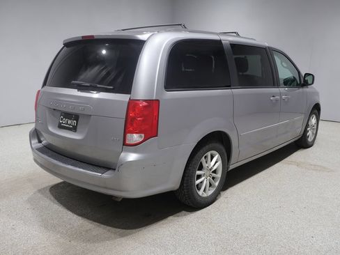 Used 2016 Dodge Grand Caravan SXT FWD image 2