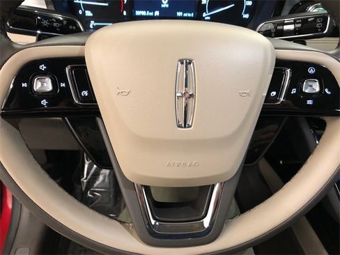 Used 2022 Lincoln Corsair AWD w/ Premium Package image 19