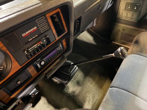 Used 1992 Dodge D/W Truck 250 image 4