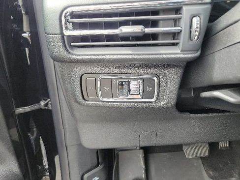 Certified 2024 Lincoln Corsair AWD image 42