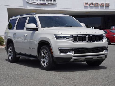 Used 2022 Jeep Wagoneer Series II RWD image 2