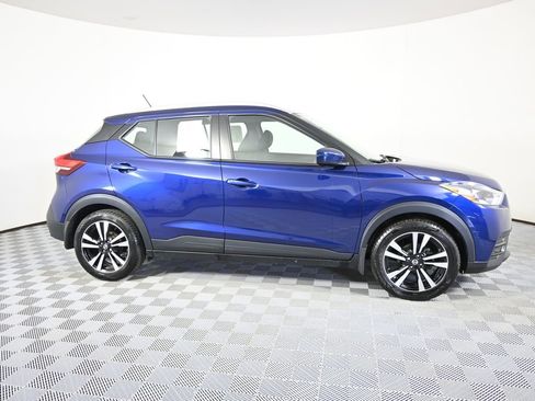 Used 2018 Nissan Kicks SV FWD image 8