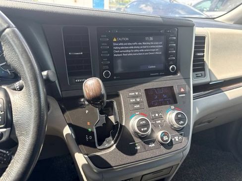Used 2020 Toyota Sienna XLE w/ Carpet Mat Package FWD image 8