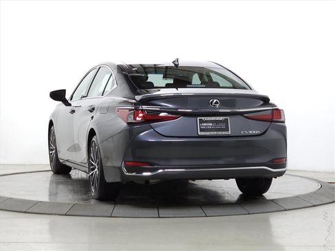 Certified 2025 Lexus ES 300h w/ Premium Package image 6