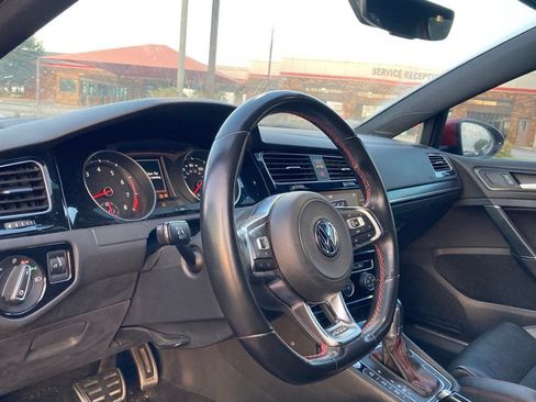 Used 2019 Volkswagen GTI SE FWD image 9
