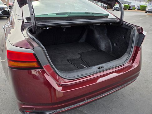 Used 2024 Nissan Altima 2.5 SV FWD image 13