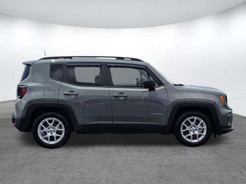 Used 2021 Jeep Renegade Latitude FWD image 3