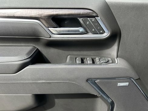 Used 2025 Chevrolet Silverado 2500 LTZ w/ LTZ Convenience Package image 28