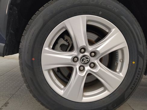 Used 2022 Toyota Highlander LE image 31