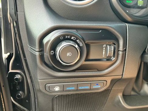 Used 2024 Jeep Wrangler High Altitude AWD/4WD image 16