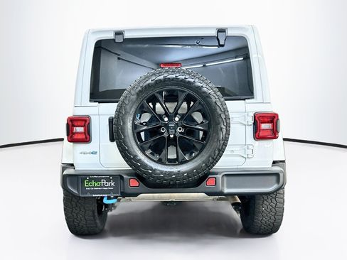 Used 2022 Jeep Wrangler Unlimited Sahara w/ Cold Weather Group AWD/4WD image 7