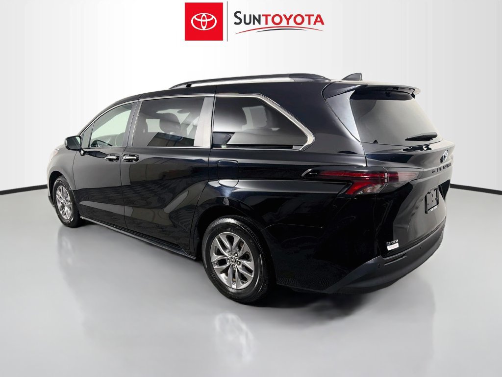Used 2025 Toyota Sienna XLE FWD image 5