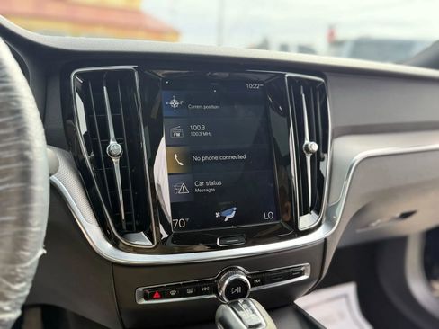 Used 2019 Volvo S60 T5 R-Design image 25