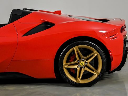 Used 2022 Ferrari SF90 Spider image 9