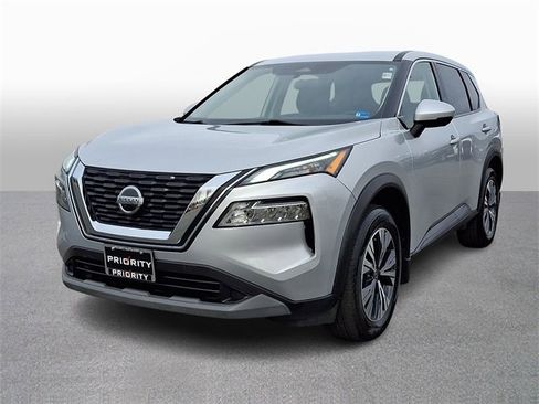 Used 2021 Nissan Rogue SV image 1