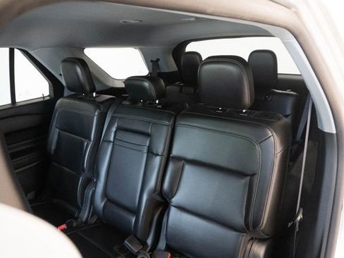 Used 2024 Ford Explorer XLT w/ Equipment Group 202A RWD image 17