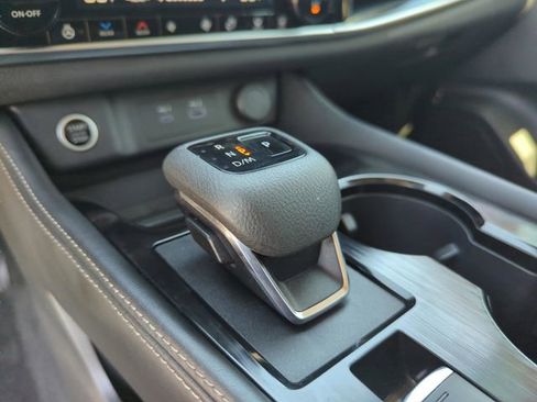 Used 2023 Nissan Rogue SL w/ SL Premium Package image 41