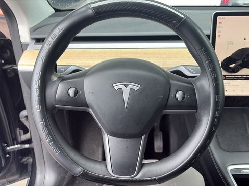 Used 2022 Tesla Model Y Long Range image 10