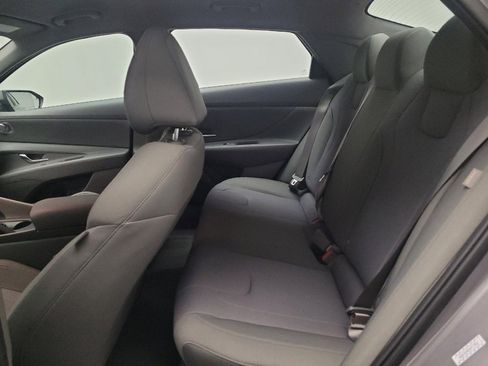 Used 2024 Hyundai Elantra SE FWD image 18