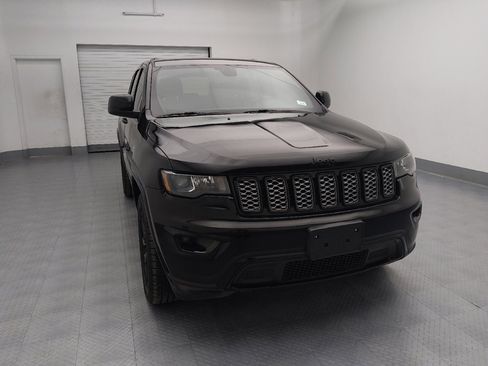 Used 2018 Jeep Grand Cherokee Altitude image 14