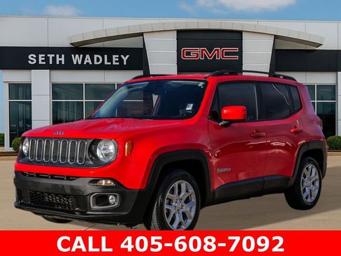 Used 2017 Jeep Renegade Latitude FWD image 3