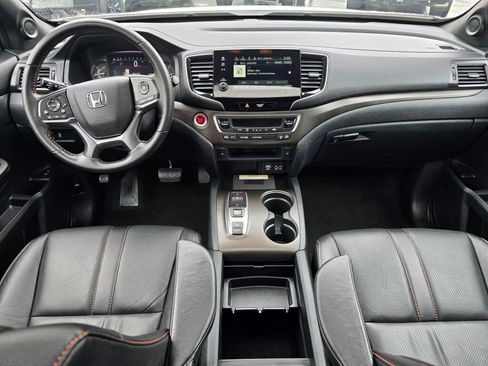 Used 2023 Honda Passport TrailSport image 2