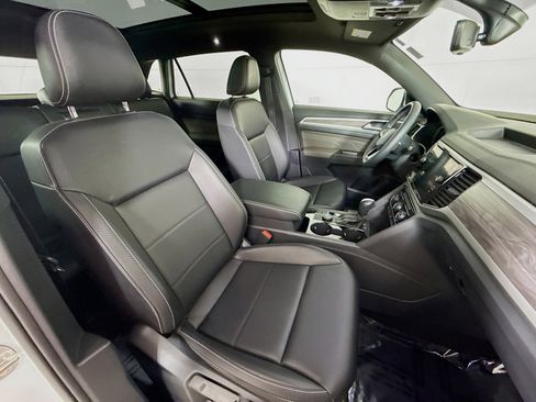 Certified 2022 Volkswagen Atlas Cross Sport SE w/ Panoramic Sunroof Package image 26