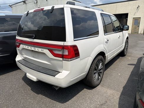 Used 2017 Lincoln Navigator Select AWD/4WD image 2
