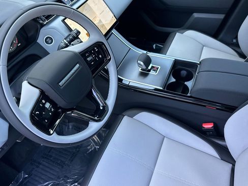 New 2026 Land Rover Range Rover Velar Dynamic SE image 5