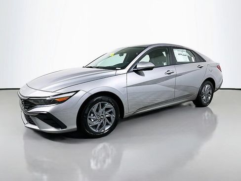 Used 2026 Hyundai Elantra Hybrid FWD image 3