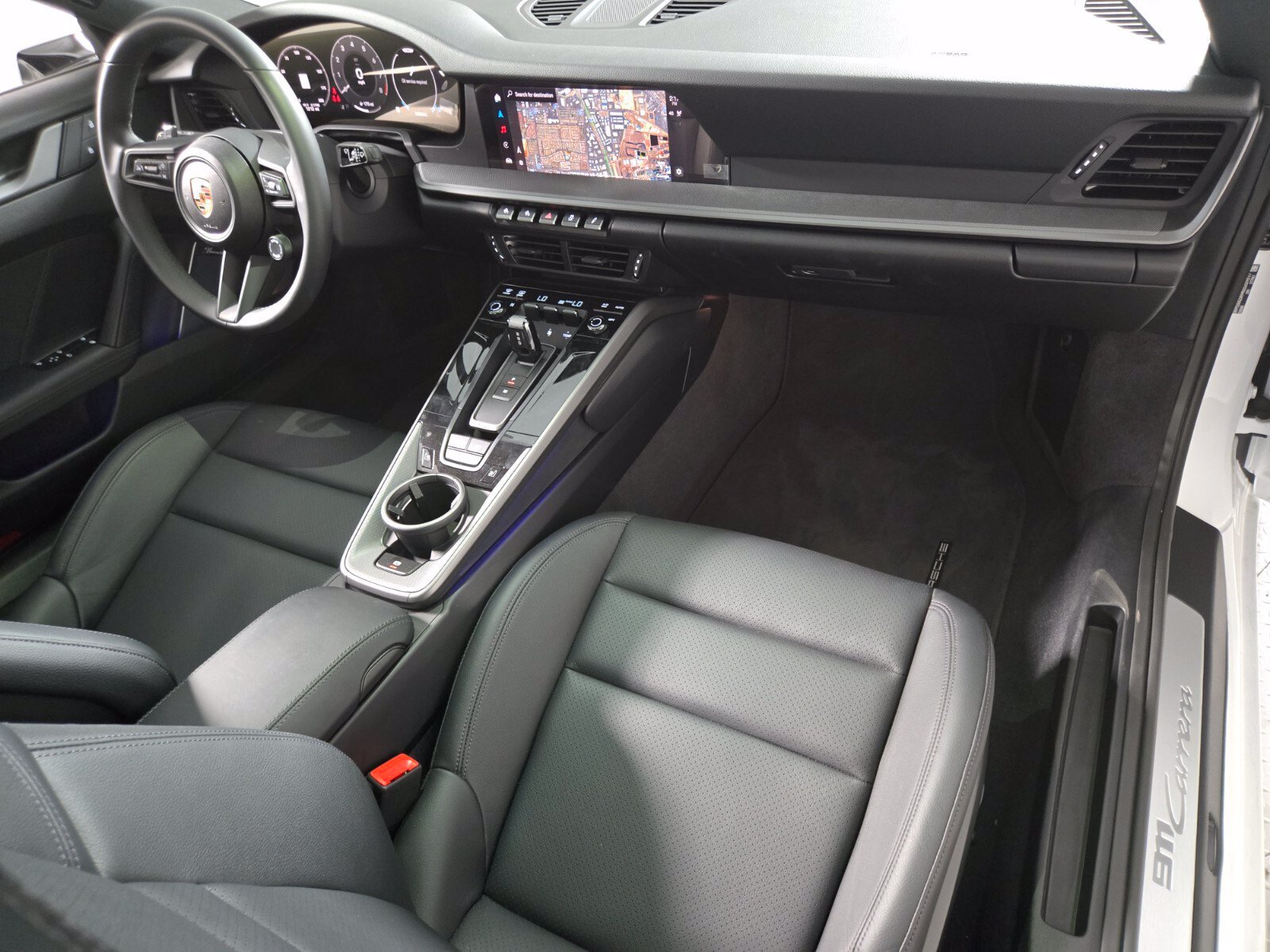 Used 2025 Porsche 911 Carrera RWD image 17