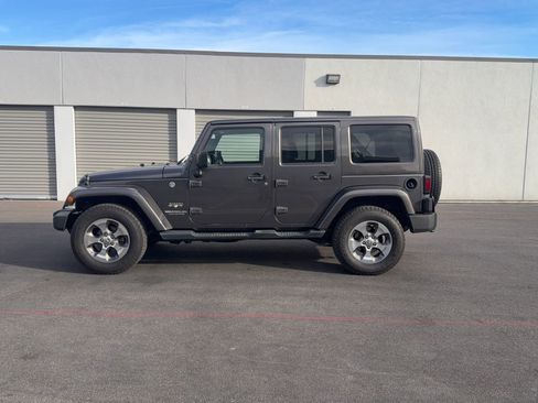 Used 2017 Jeep Wrangler Unlimited Sahara w/ Connectivity Group AWD/4WD image 4
