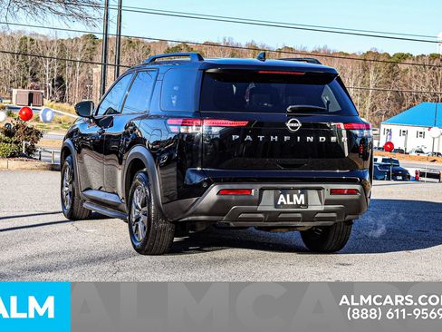 Used 2025 Nissan Pathfinder SV image 7