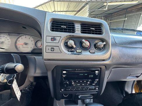 Used 2001 Nissan Xterra SE image 18
