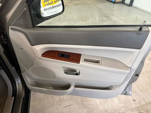 Used 2005 Jeep Grand Cherokee Limited image 62