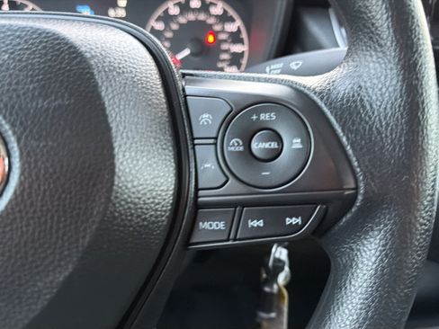 Used 2025 Toyota Corolla LE FWD image 18