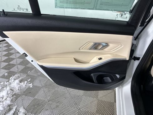 Used 2025 BMW 330i Sedan w/ Convenience Package image 27