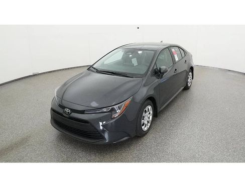 Used 2025 Toyota Corolla LE FWD image 21