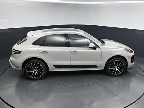 Used 2025 Porsche Macan AWD/4WD image 19