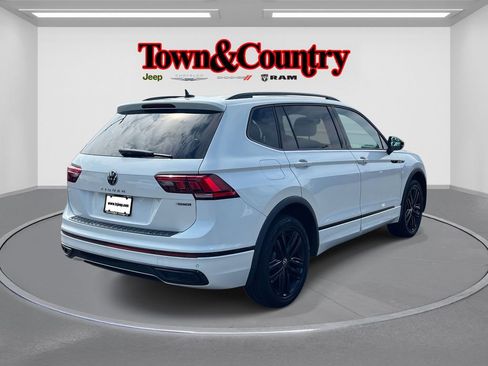 Used 2022 Volkswagen Tiguan SE R-Line image 5