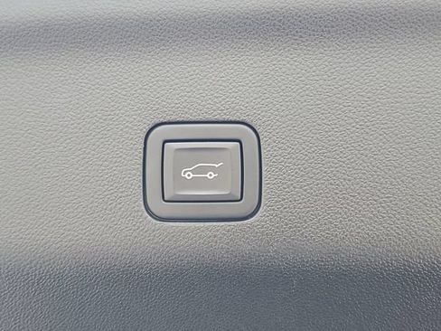 Used 2024 GMC Yukon XL Denali AWD/4WD image 38