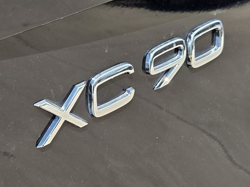 Used 2025 Volvo XC90 B6 Plus w/ Protection Package Premier image 18