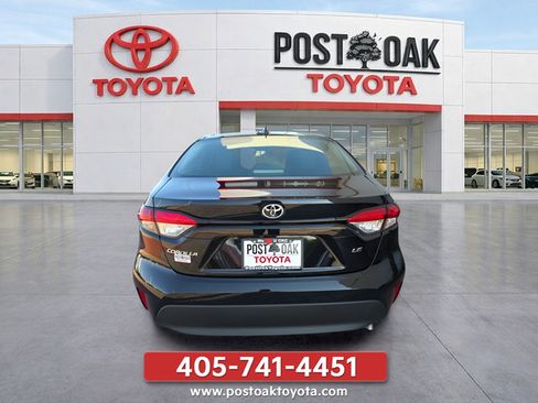 Used 2025 Toyota Corolla LE FWD image 5