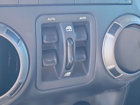 Used 2017 Jeep Wrangler Unlimited Sport w/ Quick Order Package 24S AWD/4WD image 28