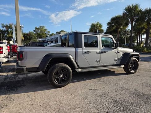 Used 2020 Jeep Gladiator Sport w/ Quick Order Package 24S AWD/4WD image 4