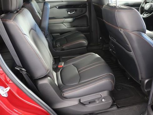 Used 2025 Honda Pilot TrailSport image 25
