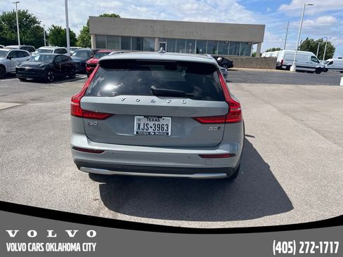 Used 2025 Volvo V60 B5 Cross Country Ultra AWD/4WD image 6